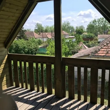 Semesterbostad Joevo Het Pihenohaz